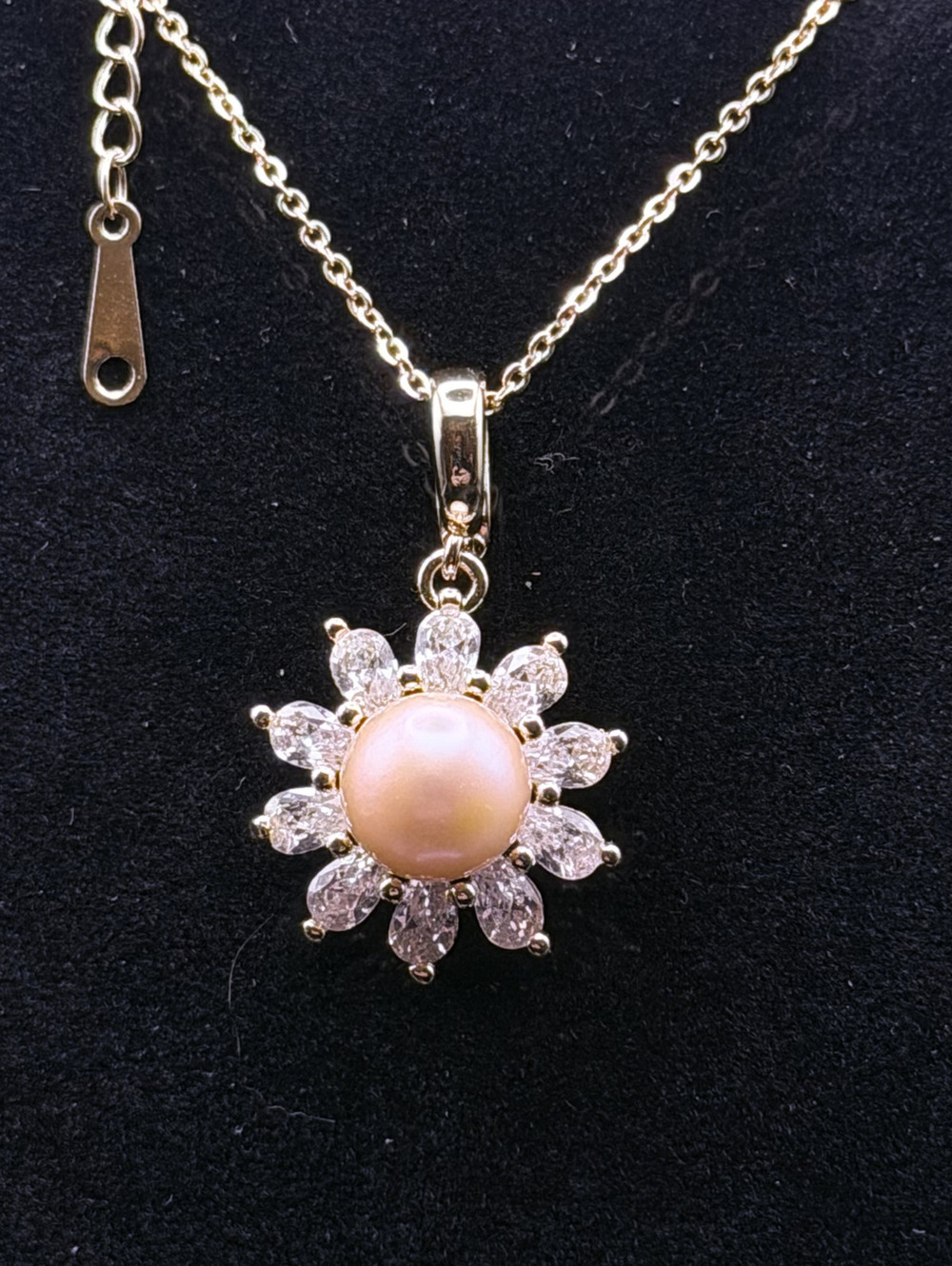 Freshwater pearl crystal flower universal clasp pendant necklace